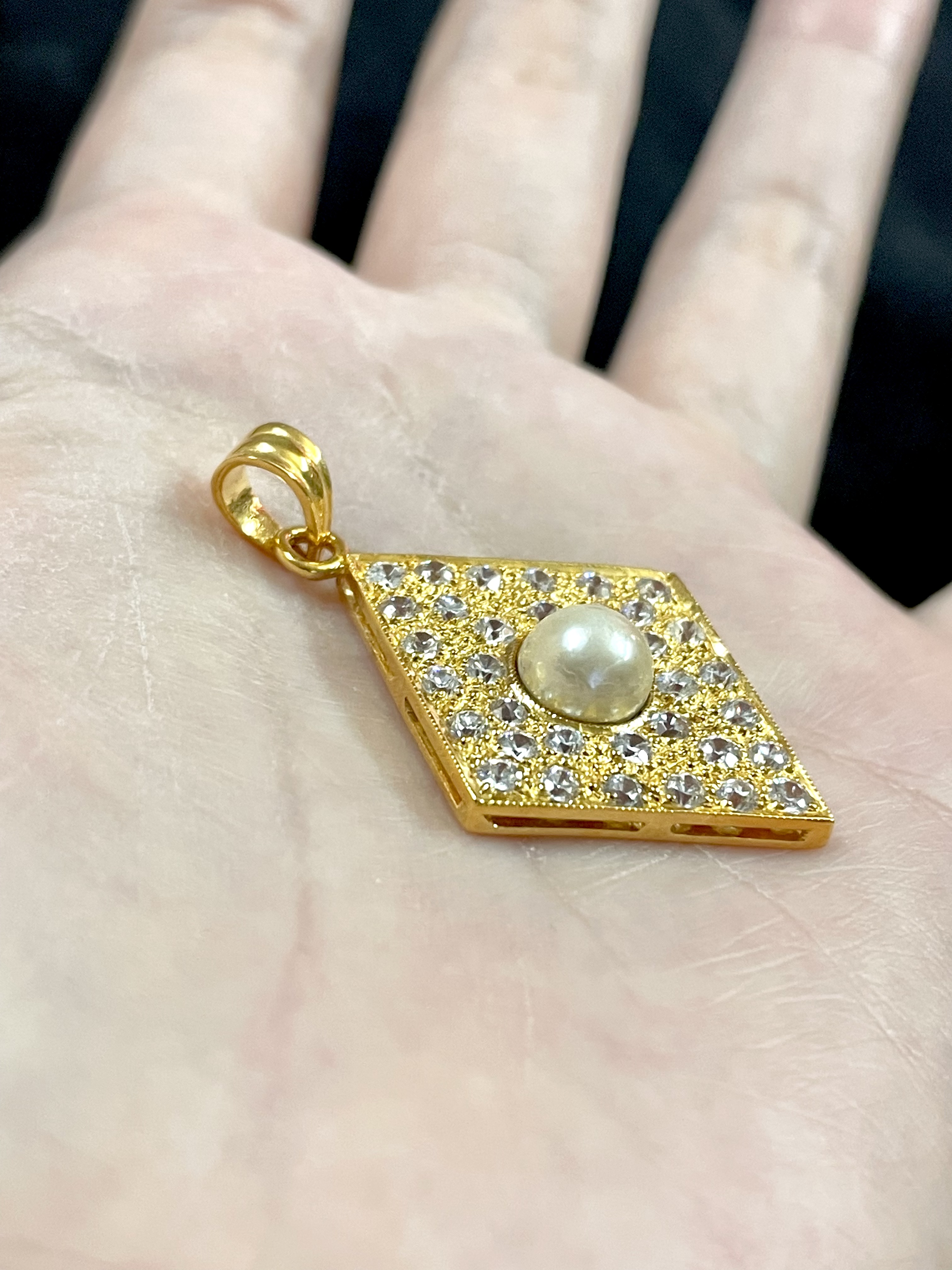 จี้มุกแท้ล้อมพลอย ทอง 90