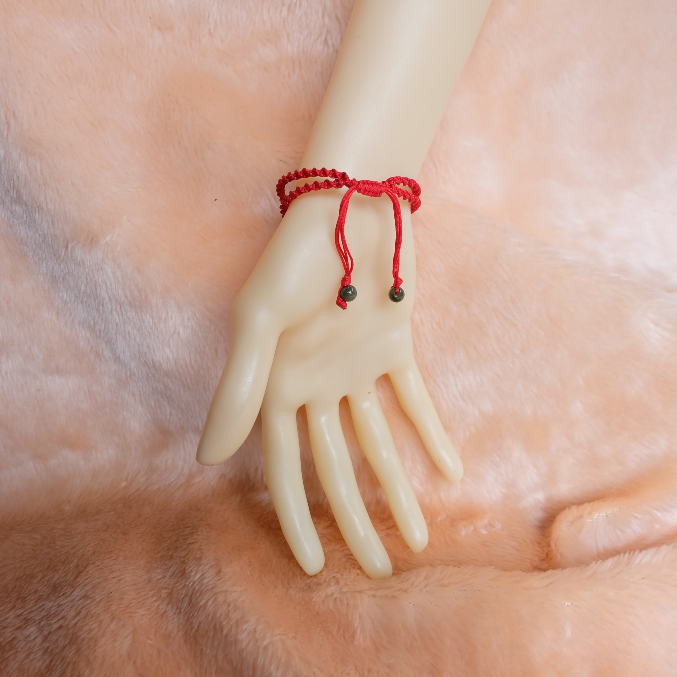 สร้อยข้อมือเชือกถักลูกปัดหยกแท้คละสี รุ่นBC190