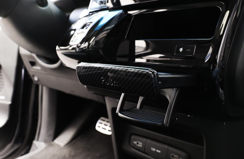 กันรอยที่วางแก้วฝั่งคนขับ Hyundai STARIA