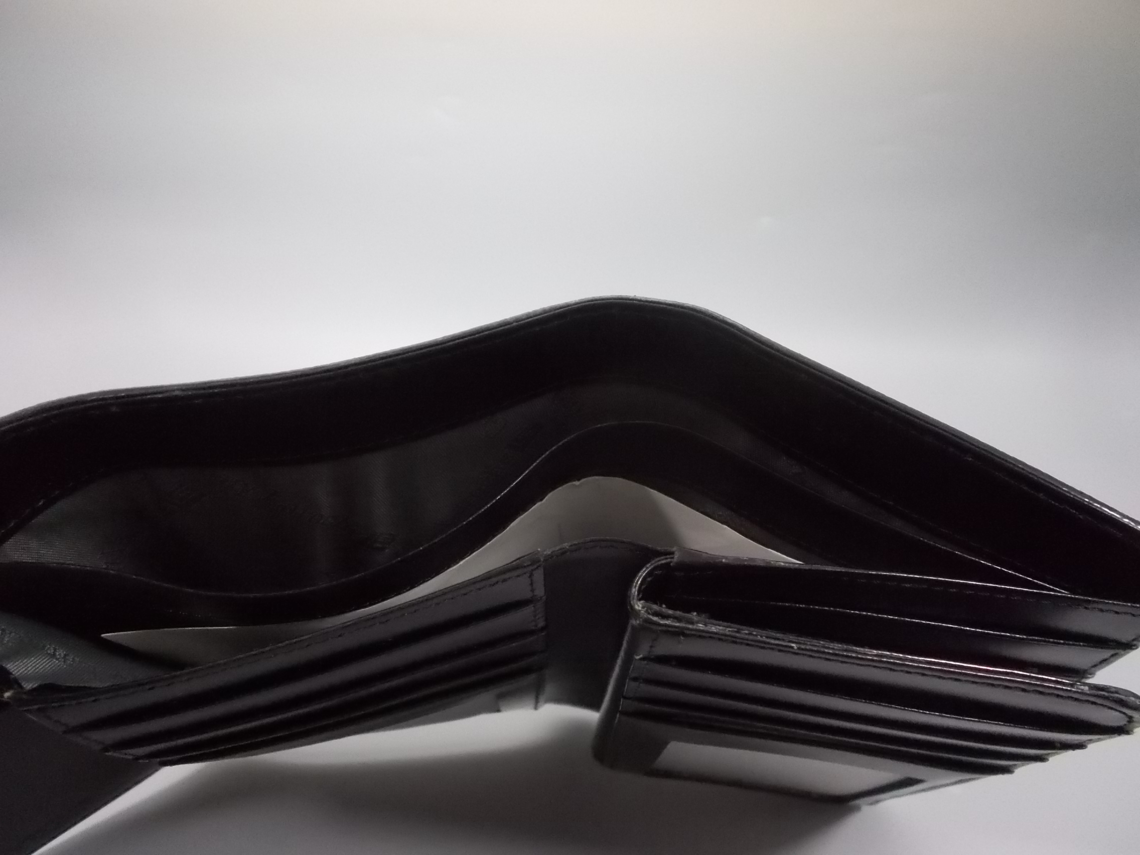 กระเป๋าสตางค์ Guy Laroche กรม-ดำ ใหม่ แท้