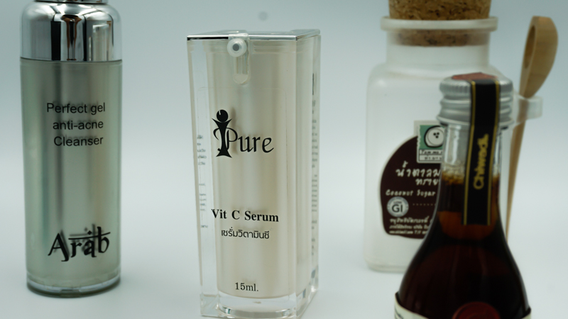 รับทำสติ๊กเกอร์ติดสินค้า ฉลากขนม สติ๊กเกอร์หมู่บ้าน เครื่องสำอาง (Diecut Sticker)