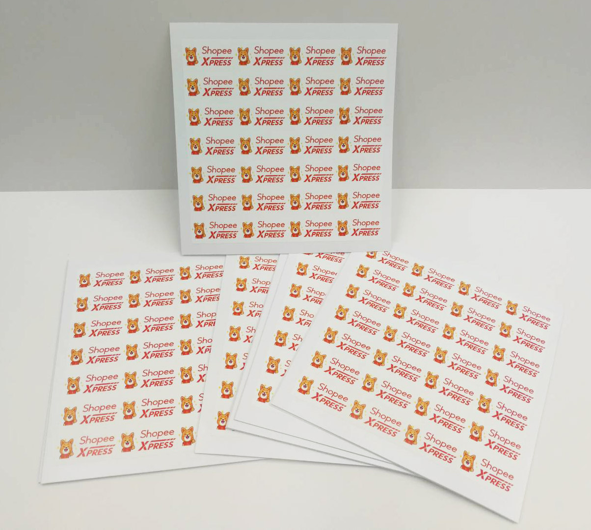 รับทำสติ๊กเกอร์ติดสินค้า เครื่องสำอาง (Diecut Sticker)