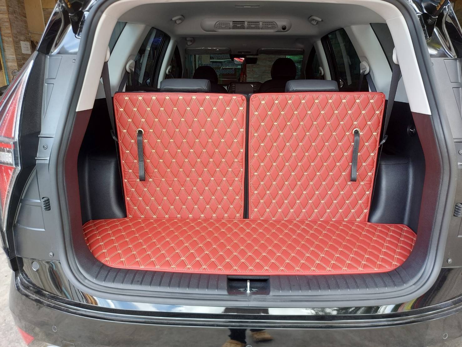 Hyundai Stargazer พรมปูเต็มคัน ในห้องโดยสาร + ท้าย + หลังเบาะ มี 9 ชิ้น มีให้เลือก 10 สี