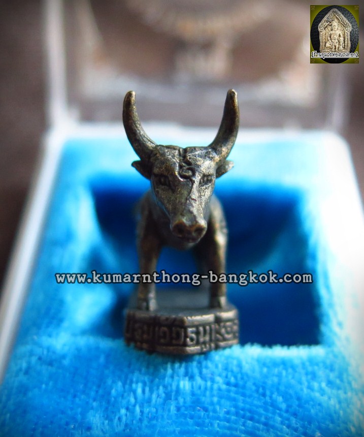 วัวธนู วัดศีรษะทอง จ.นครปฐม (ตำรับหลวงพ่อน้อย) เนื้อทองแดงฉีด ขนาดพกพา สูง 2ซม. รุ่น สร้างวิหาร