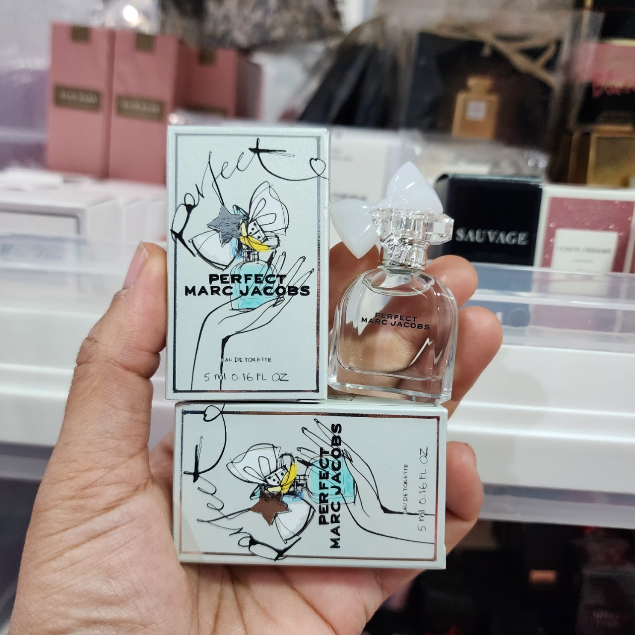 น้ำหอมจิ๋วมินิ Marc Jacobs Perfect EDT 5ml แบบแต้มมีกล่อง ( Mini Perfume น้ำหอมขนาดพกพา)