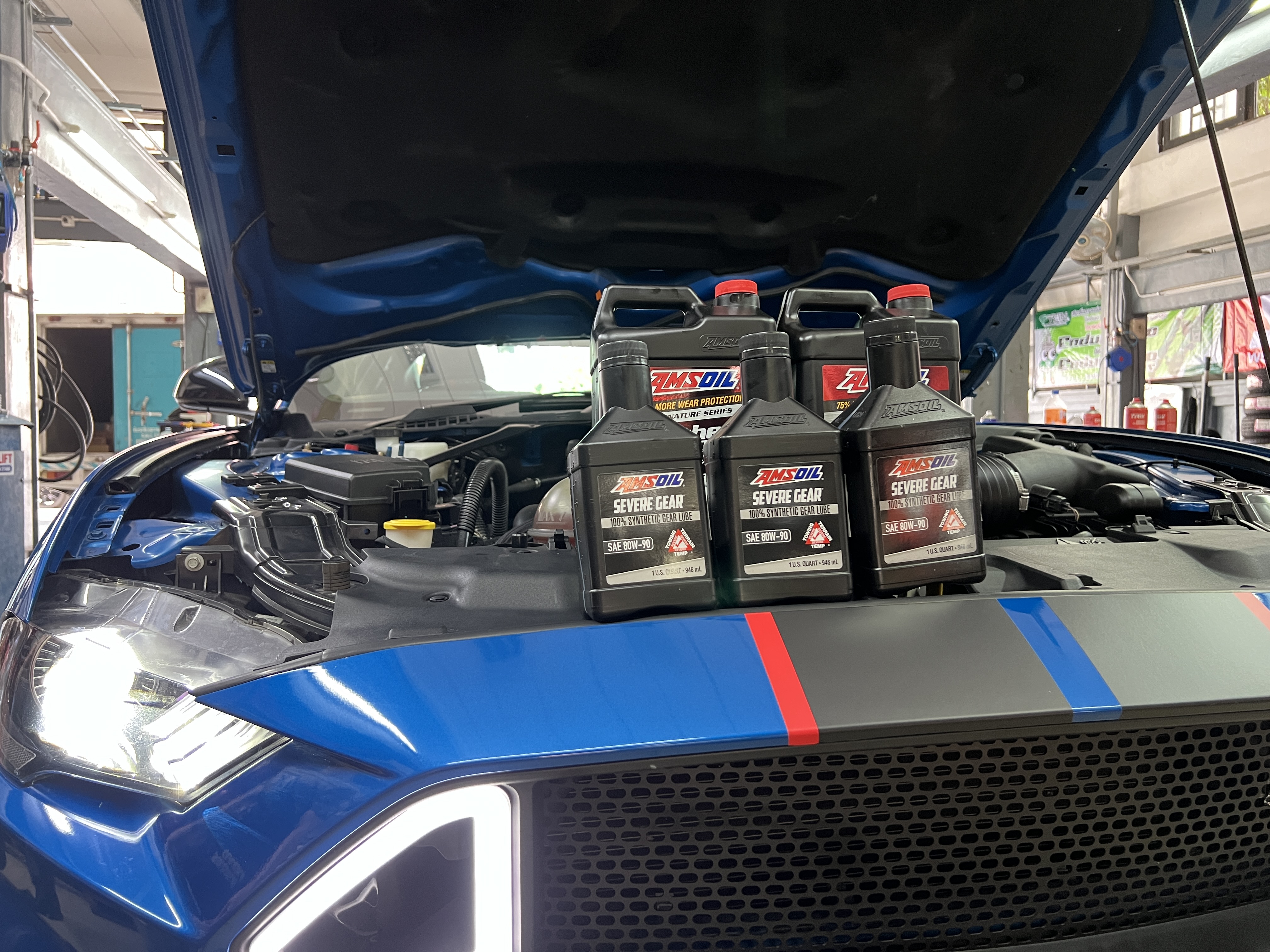 FORD MUSTANG เปลี่ยนถ่ายน้ำมันเครื่อง น้ำมันเฟืองท้ายใช้งานประจำวันเลือกใช้งานตัวท้อป [+] AMSOIL SIGNATURE 5W30 [+] AMSOIL SEVERE GEAR 80W90 พร้อมบริการเปลี่ยนถ่าย และกรองน้ำมันเครื่องตรงรุ่น *เพื่อความสะดวกในการรับบริการ นัดหมายเวลาก่อนเข้ารับบริการทุกครั้งครับ 𝙊𝙪𝙧 𝙎𝙚𝙧𝙫𝙞𝙘𝙚 บริการทางร้านเรารับทำอะไรบ้าง 🔧 มียางรถยนต์ทุกยี่ห้อให้เลือกซื้อ 🔧 โช้คอัพ สปริง 🔧 เช็คช่วงล่าง แก้ปัญหาให้ตรงจุด 🔧 ติดตั้งยางแบบไร้รอย 100% 🔧 บริการสลับยาง ตามอายุ 🔧 บริการล้างลิ้นปีกผีเสื้อ 🔧 บริการเช็คระยะรถยนต์ 🔧 เปลี่ยนถ่ายของเหลวทั้งระบบ 🔧 ตั้งศูนย์ด้วยเครื่อง HUNTER นำเข้าจาก USA สอบถามข้อมูลเพิ่มเติม หรือนัดหมายเข้ารับบริการ ☎️ : 08-6569-1915 ☎️ : 08-6544-5963 Line id : @88rw Tiktok : https://www.tiktok.com/@88rwycrr Youtube : https://youtube.com/@88rw Facebook : https://www.facebook.com/88rwtire Location : https://goo.gl/maps/HrNUAZXPN94KvxZ98?coh=178573&entry=tt #รถยนต์มีปัญหาไม่รู้ต้องแก้ตรงไหน ทางเรายินดี ตรวจหาปัญหาและหาวิธีแก้ บอกลูกค้าก่อนลงมือทำเสมอราคาเป็นธรรมไม่เอาเปรียบ สบายใจคุณลูกค้า ร้านยางเจริญรุ่งเรือง ยินดีต้อนรับครับ