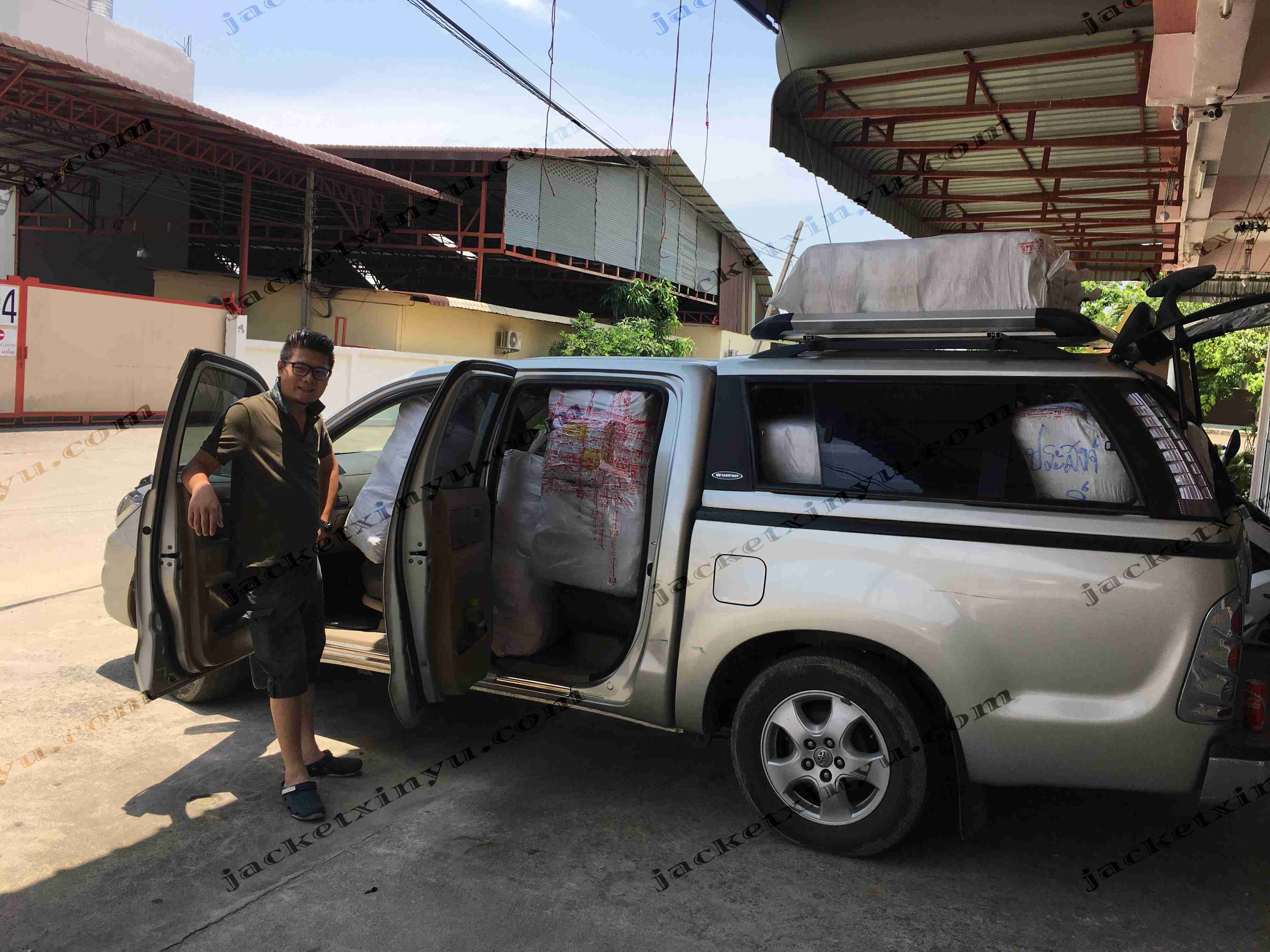 สั่งจริงส่งจริง เสื้อแจ็คเก็ต Xinyu ขายส่ง jacketxinyu.com