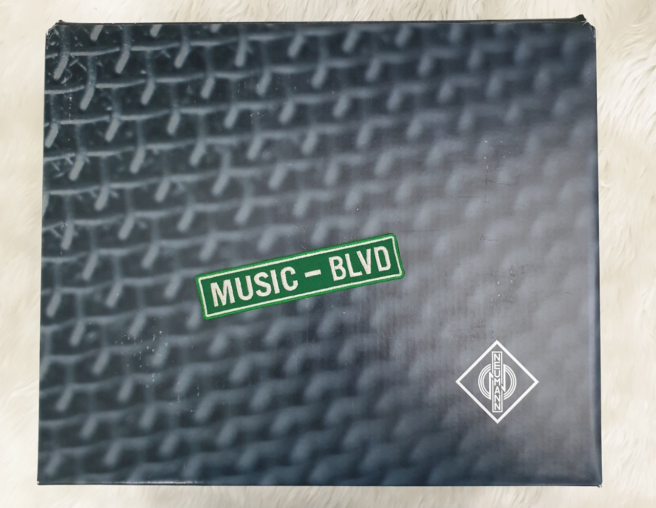 Neumann U 87 Ai Large-Diaphragm Multipattern Condenser Microphone (Studio Set, Nickel)