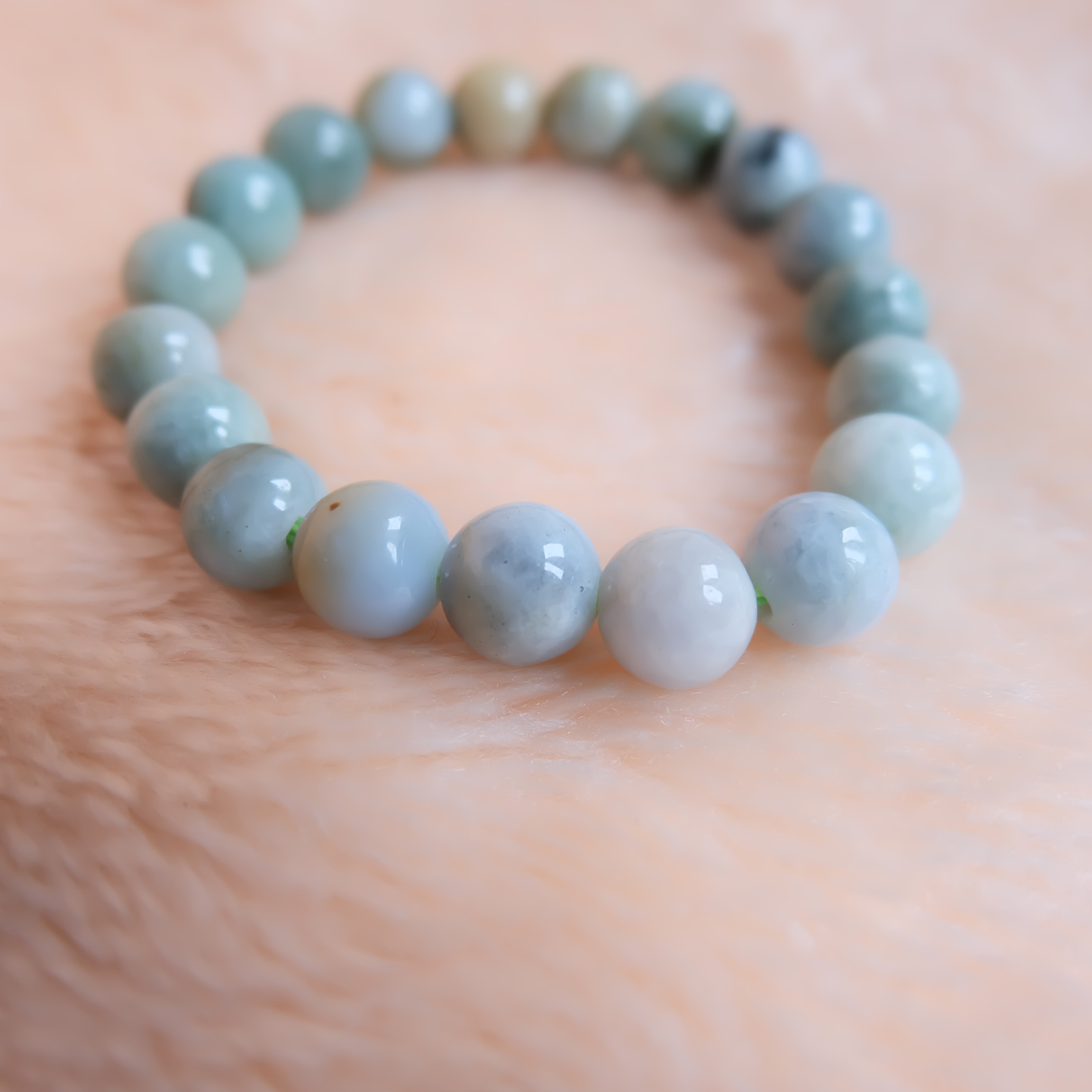 สร้อยข้อมือลูกปัดหยกแท้ หยกพม่า หยกคละสี หยกเจไดต์ ขนาด 10 มิล รอบข้อมือ 16.5 เซนติเมตร ร้อยด้วยไหมยืด ไม่ค่อยกลม