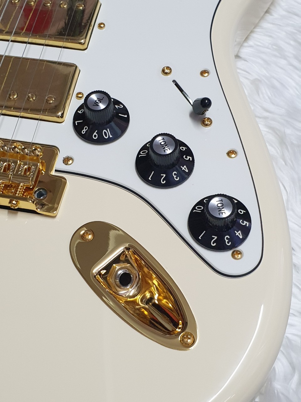 Fender Limited Mahogany Blacktop Stratocaster HHH - Olympic White w/ Gold Hardware