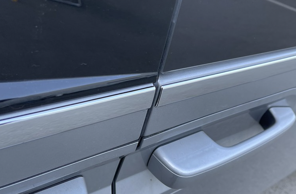 ชุดคิ้วตกแต่งรอบคันขอบกระจก Hyundai STARIA