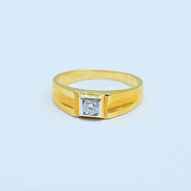 แหวนเพชรเม็ดเดี่ยว สำหรับสุภาพบุรุษ ไอเทมเก๋ๆที่คุณผู้ชายควรมีครับ