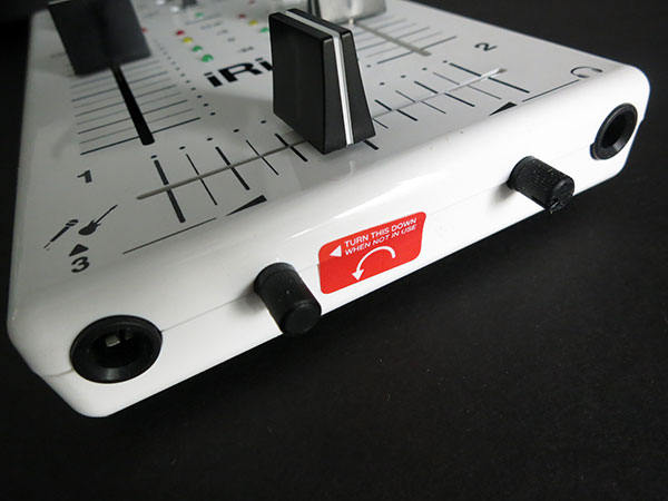 IK Multimedia iRig Mix - Mobile Mixer for iPhone / iPod touch / iPad