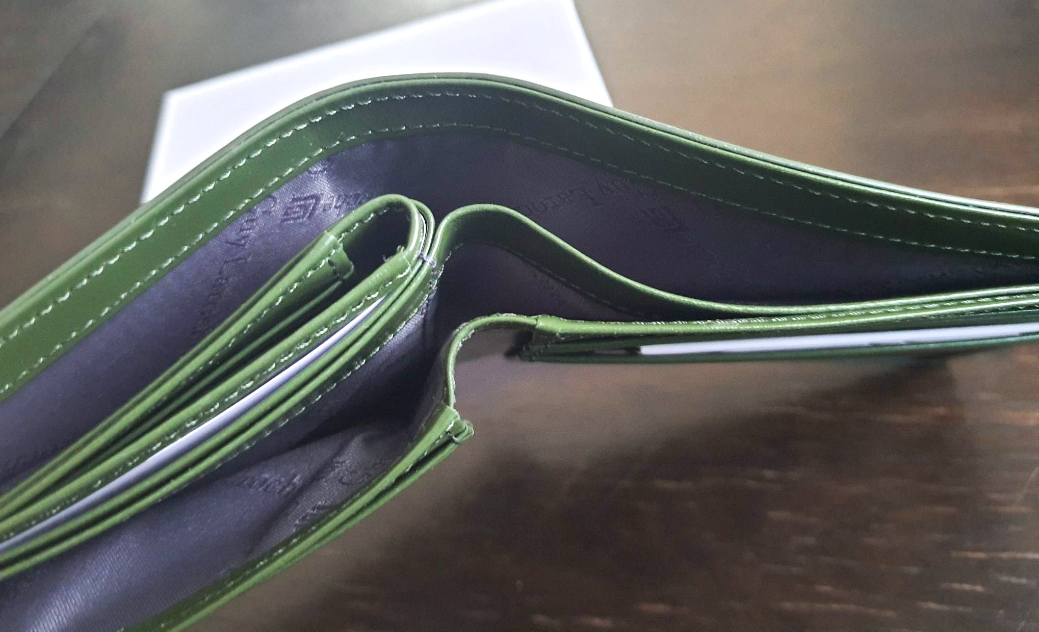 กระเป่าสตางค์ Guy Laroche เขียว ใหม่ แท้