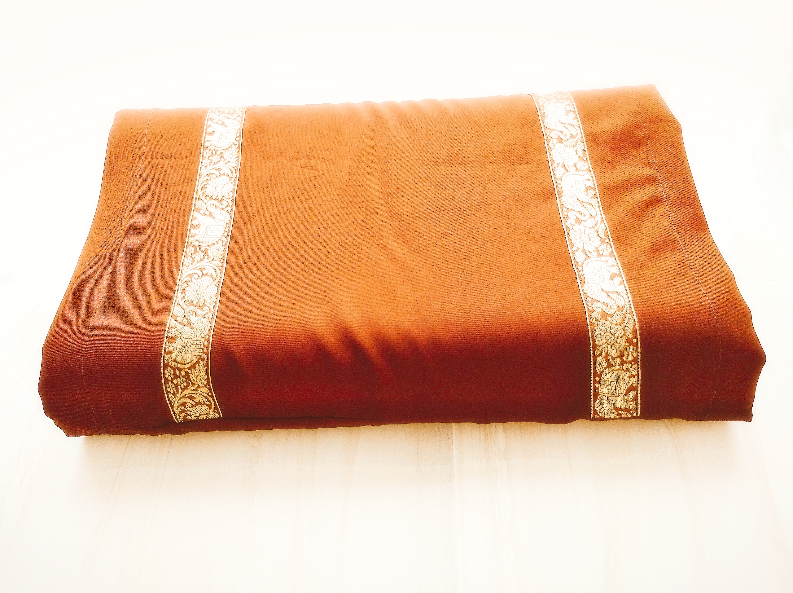 วิถีพุทธ หมอนพระ ยางพาราแท้ 100% สีแก่นบวร