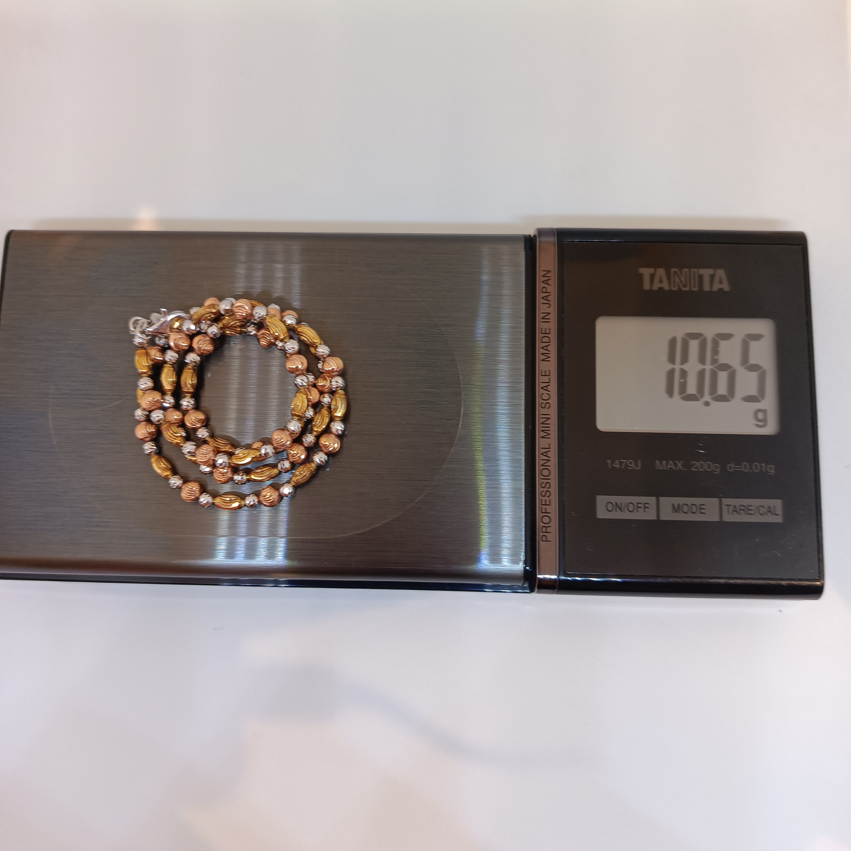 สร้อยคออิตาลี่ เป็นลวดลายแฟนซี เม็ดมะยมเหลี่ยมเพชรสลับกับไขปลาเหลี่ยมเพชร