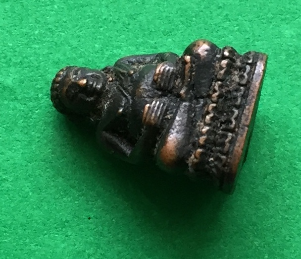 พระหล่อ พิมพ์หลวงพ่อ สังกัจจายน์องค์จิ๋ว หลวงพ่อแพ วัดพิกุลทอง จ.สิงห์บุรี ปี๒๕๑๘ หลังยันต์ ก้นอุดผงพุทธคุณ เนื้อทองแดงผสม พระแท้สวย สนใจโทรสอบถามที่ 0619783836.. 0805587175 ส่งEMSในประเทศฟรีคะ