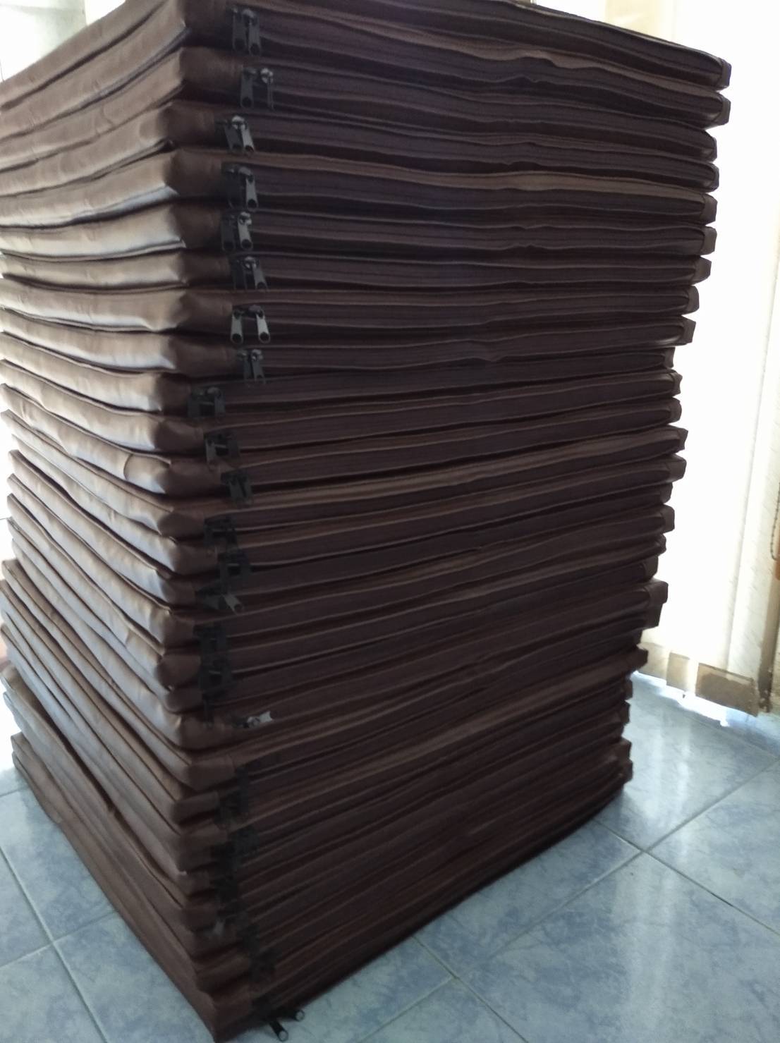 วิถีพุทธ อาสนะยางพารา อาสนะพระ เบาะนั่งสมาธิ เบาะรองนั่งปฏิบัติธรรม อาสนะยางพาราหุ้มหนังเทียม ขนาด 60 ซม.x60ซม.หนา 1 นิ้ว