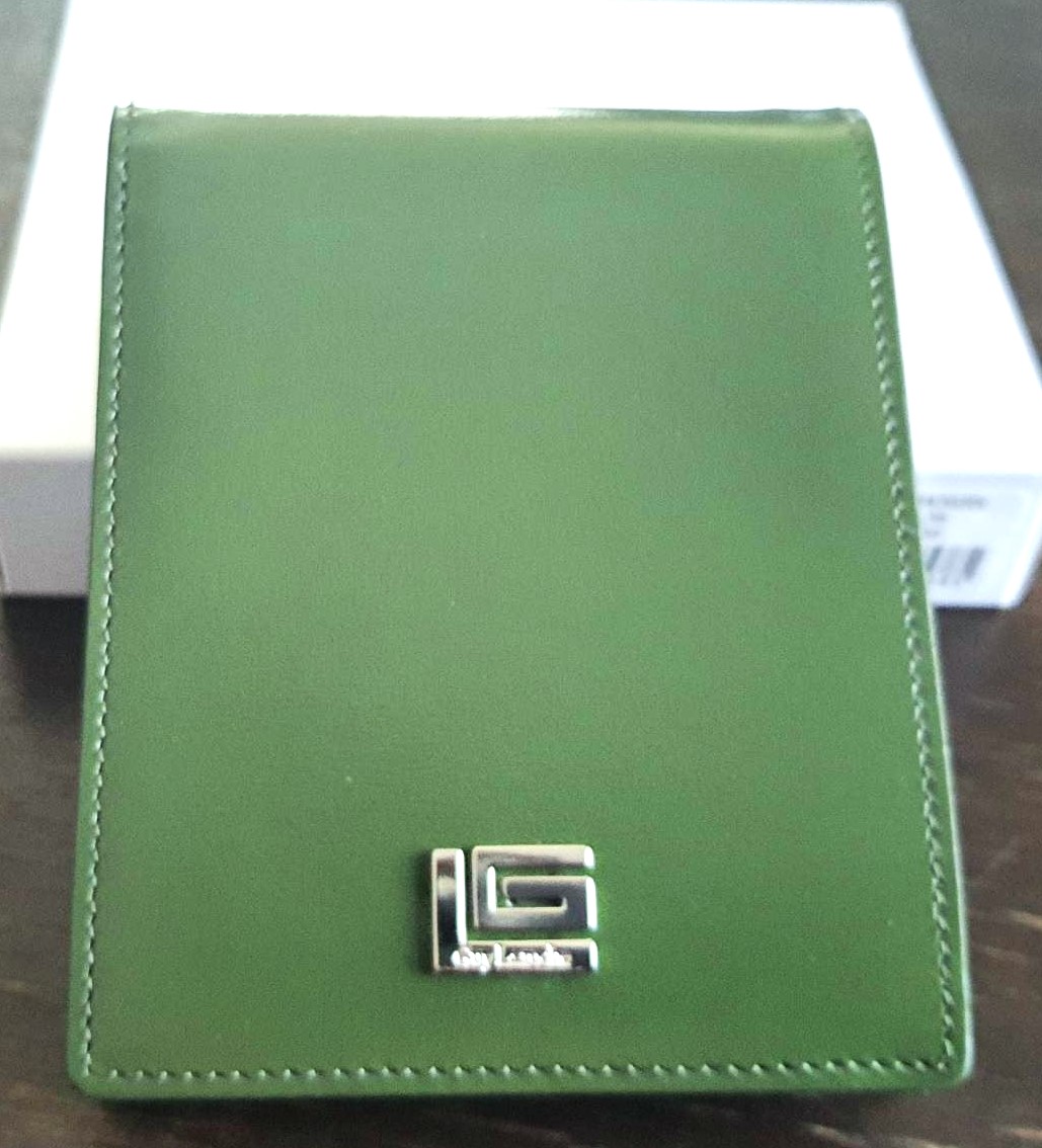 กระเป่าสตางค์ Guy Laroche เขียว ใหม่ แท้