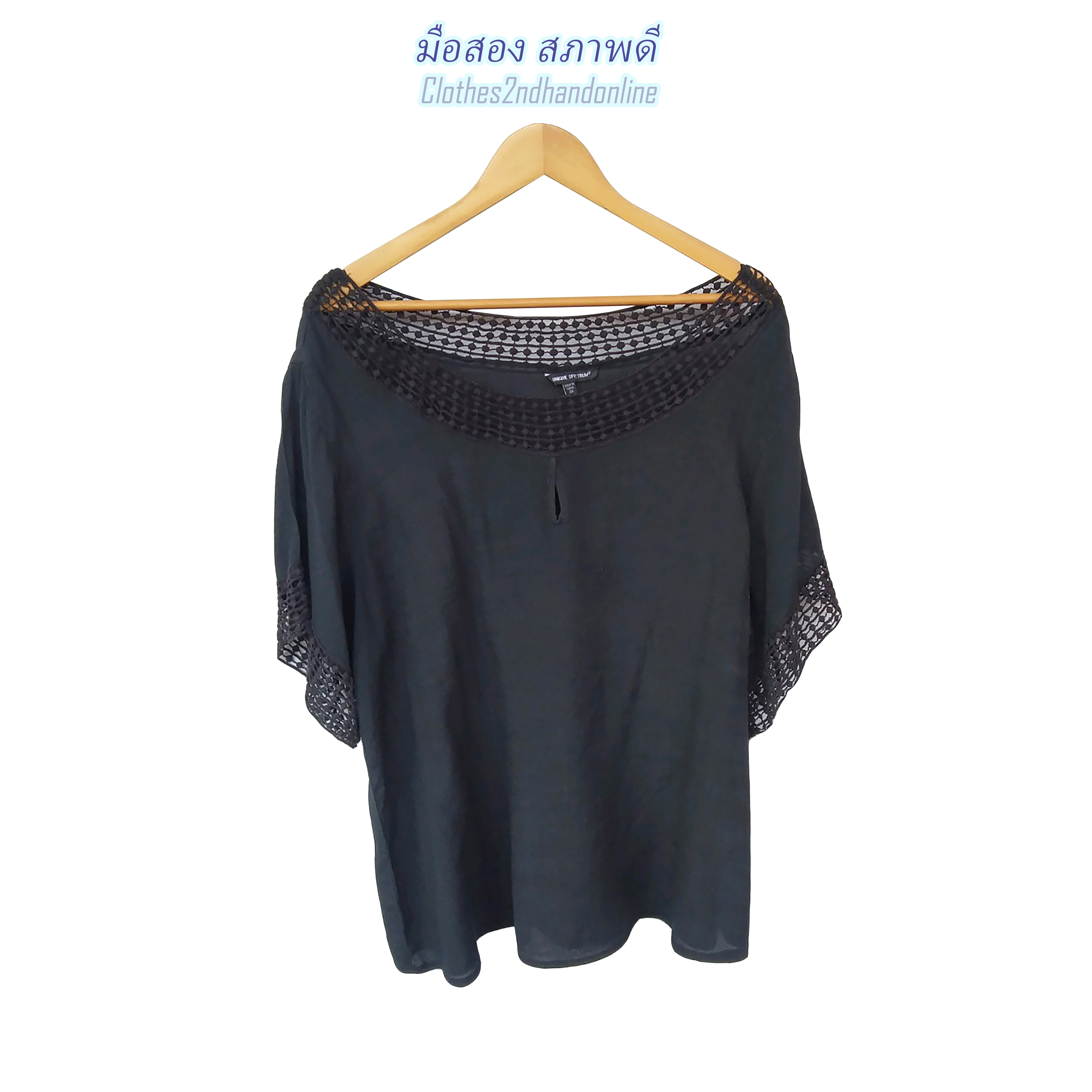 เสื้อมือสอง คอกว้าง แต่งลูกไม้ ผ้าสีดำ มีขุย แขนสั้น อก 48-50 นิ้ว