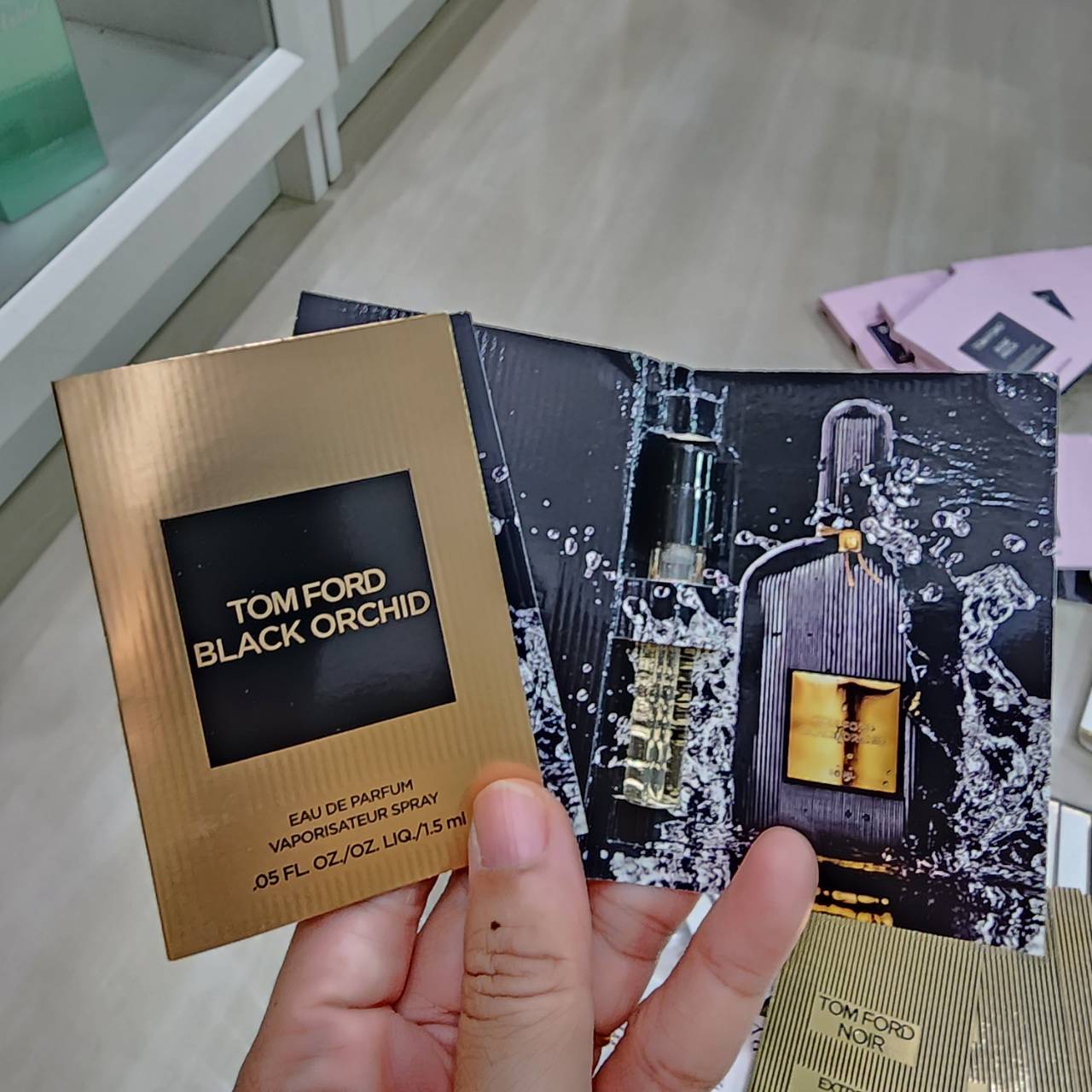 น้ำหอมไวออลแบบหลอด Tom Ford Black Orchid Eau de Parfum 1.5ml ขนาดทดลอง น้ำหอมไวออลVIAL
