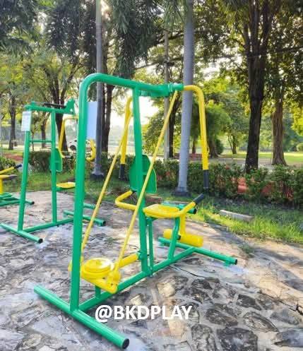 เครื่องออกกำลังกายกลางแจ้ง ชุดบริหารแขน หัวไหล่ หน้าอก แบบถ่าง-หุบยกตัว สำหรับผู้สูงอายุและบุคคลทั่วไป เครื่องออกกําลังกายกลางแจ้งเทศบาล, เครื่องออกกําลังกายสาธารณะ ,ราคาโรงงาน สินค้าผลิตในไทย สั่งทำตามสีที่ต้องการได้