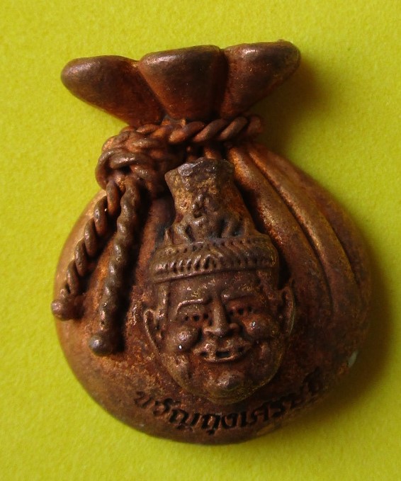 ขวัญถุงเศรษฐี พ่อแก่ให้รวย ช่วยเก็บเงิน เก็บทอง เป็นขวัญถุง เป็นถุงทองแดงผิวไฟ หลังอุดมวลสาร ปลุกเสกโดย อ.พล ทองเนียม