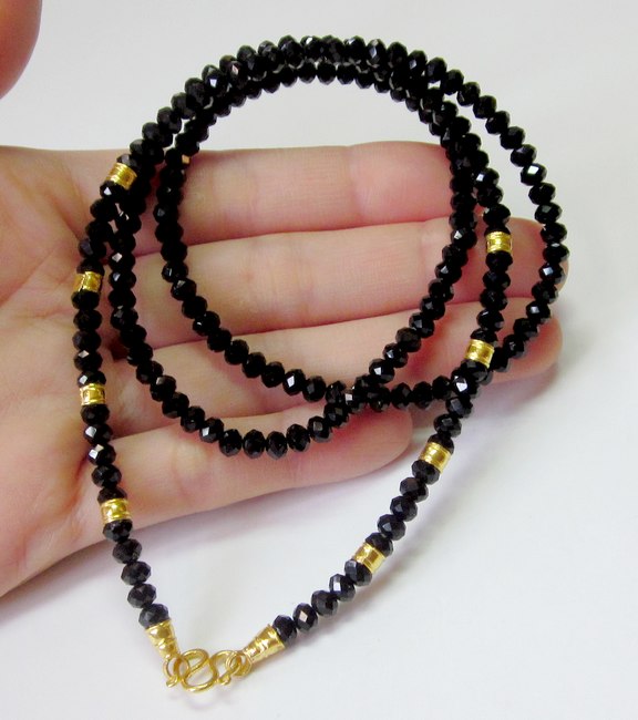 สร้อยคอคริสตัลนิลดำ คั่นทองแท้ 96.5% (ทองครึ่งสลึง)