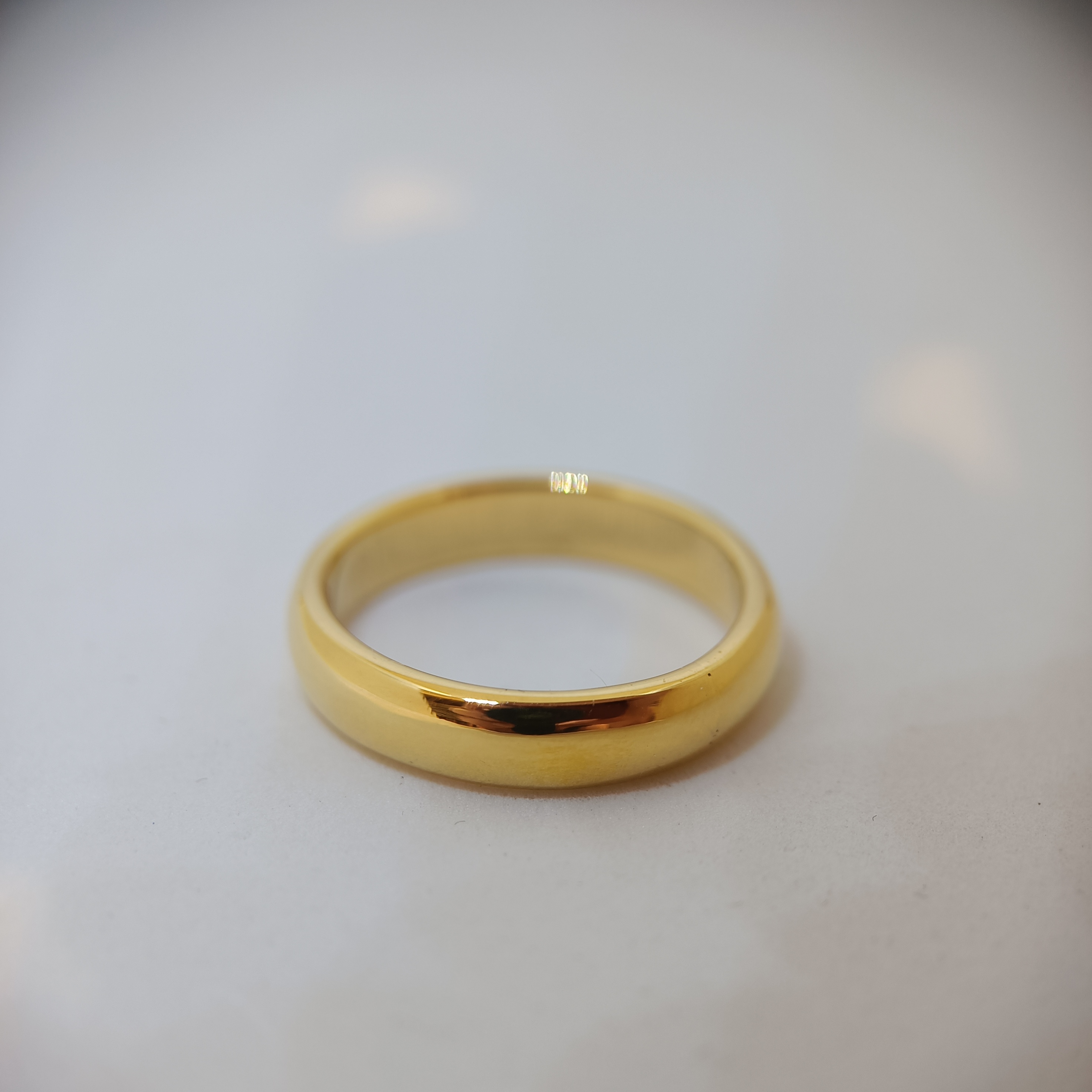 แหวนทอง10K ทรงปอกมีดไม่มีเพชร สวมใส่ได้ทั้งผู้ชายและผู้หญิง เน้นความเรียบง่าย