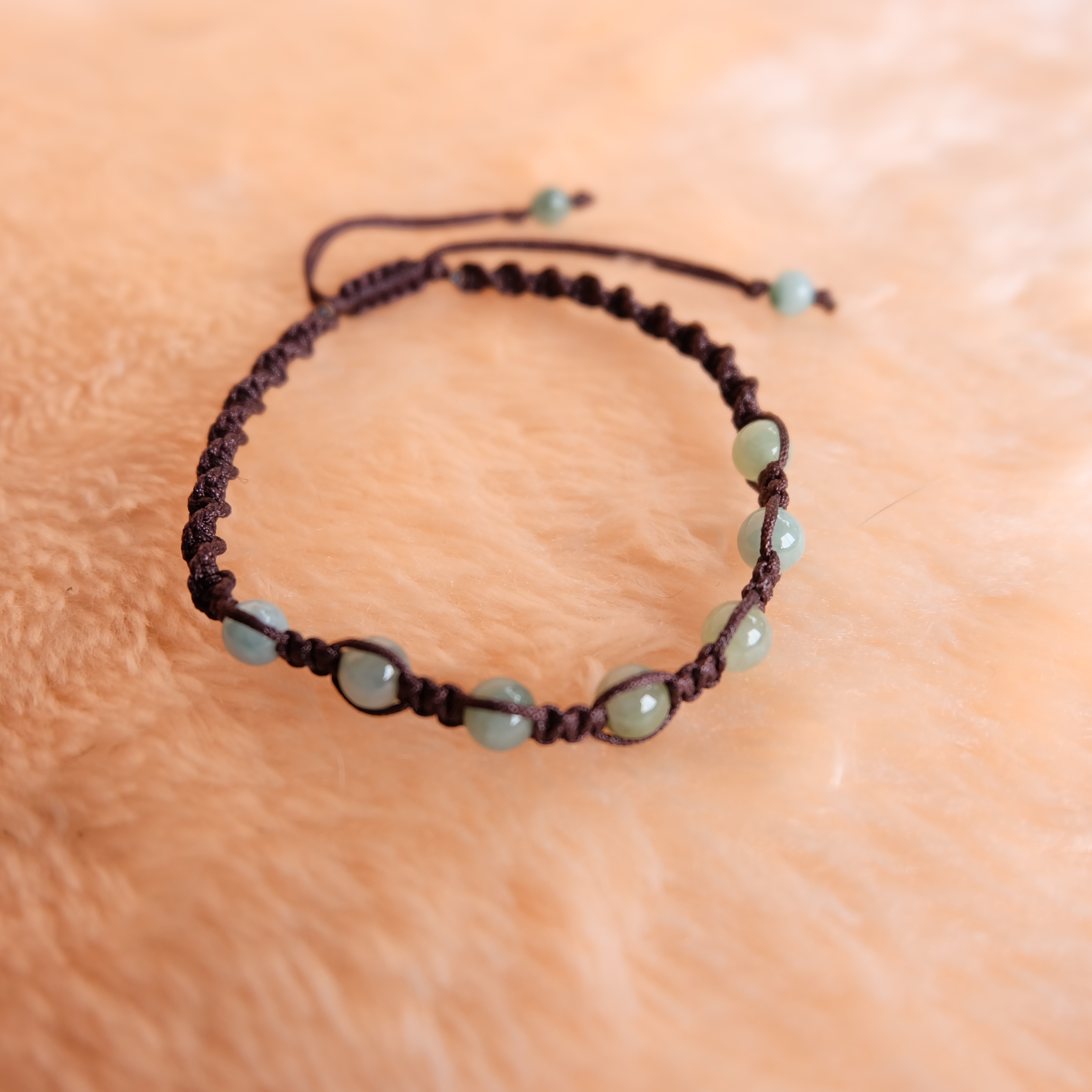 สร้อยข้อมือเชือกถักลูกปัดหยกแท้ รุ่น BC100