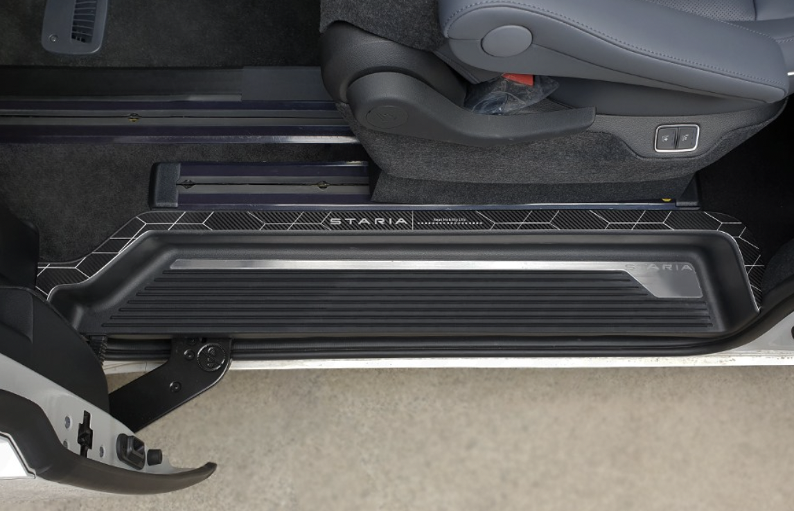 แต่งชายบันไดประคูเลื่อน Hyundai STARIA