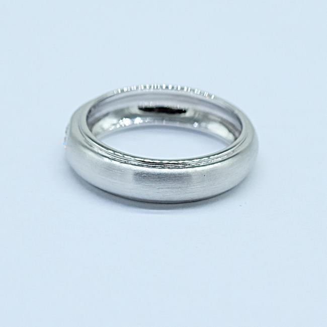 แหวนเพชรเม็ดเดี่ยว สำหรับสุภาพบุรุษ แบบเรียบหรู ดูมีสไตล์