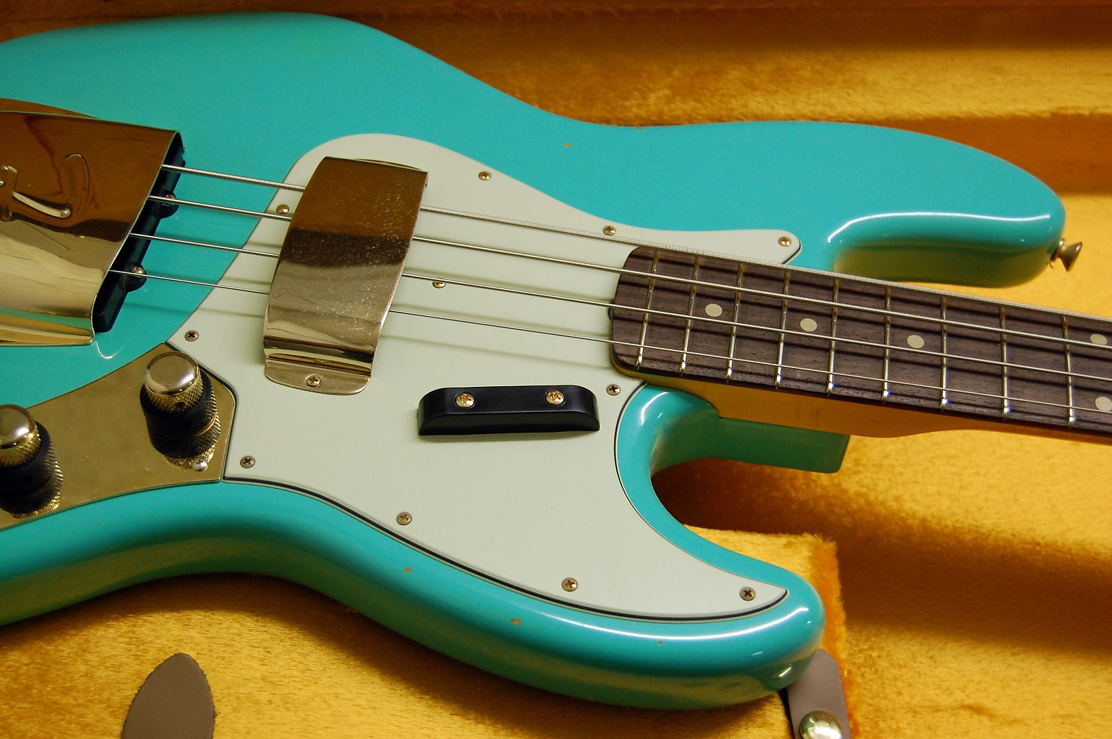 Fender Custom Shop 60 Jazz Bass Relic 2016 Aged Seafoam Green Matching Peg Head Gold Hardware Birdseye Neck