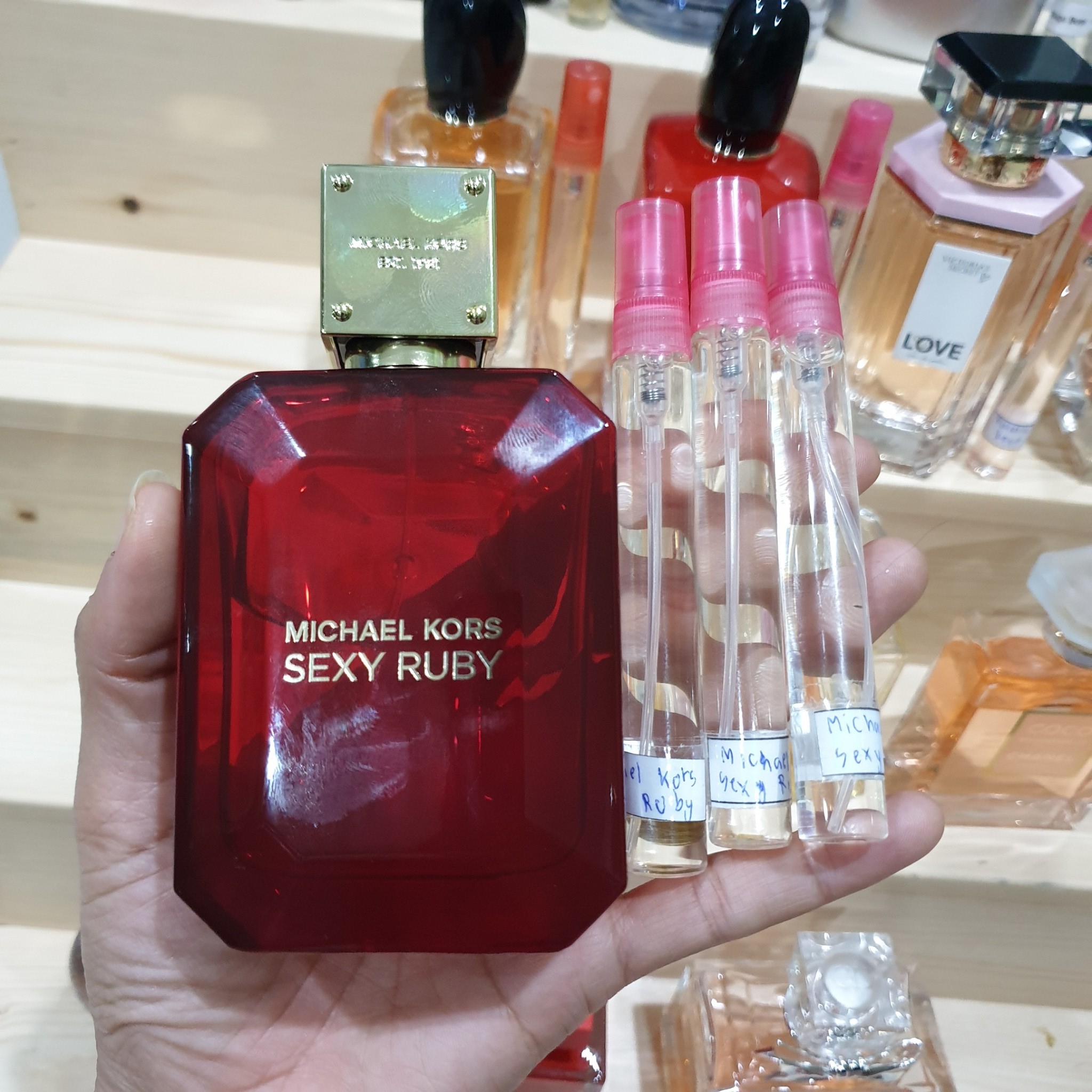 น้ำหอมแท้แบ่งขาย Michael Kors Sexy Ruby EDP