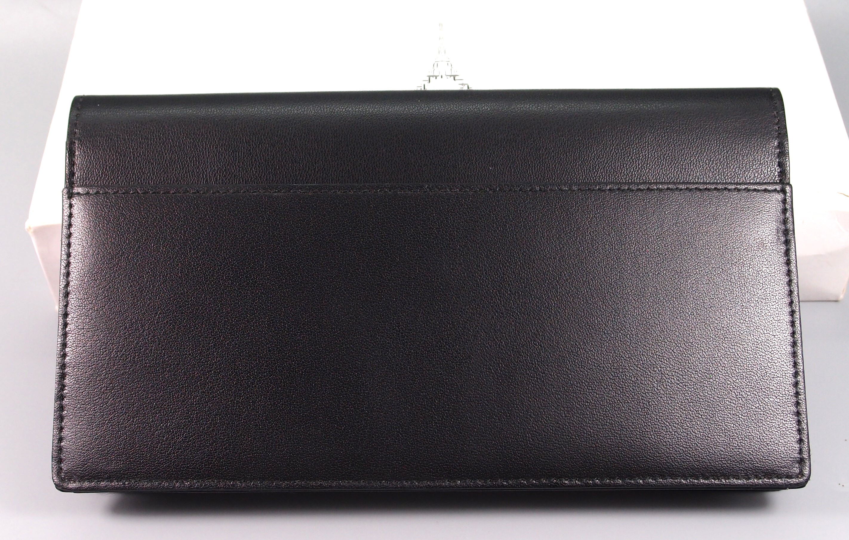 กระเป๋าสตางค์ Guy Laroche ดำ ใหม่ แท้ (ไม่มีกล่อง)