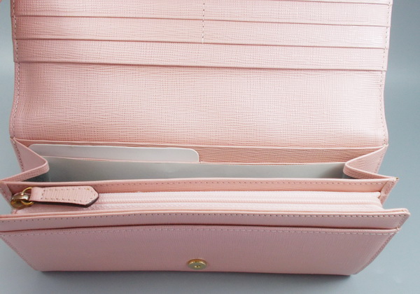 กระเป่าสตางค์ Guy Laroche พีชเมทาลิก ใหม่ แท้