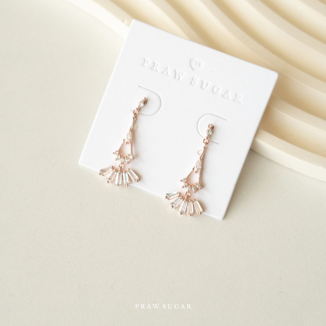 Claudia Earrings - ต่างหูคลอเดียทรงยาว (ก้านต่างหูเงินแท้)