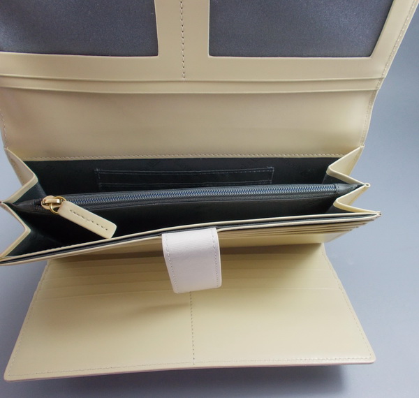 กระเป๋าสตางค์ Guy Laroche ขาวออฟไวท์ ใหม่ แท้