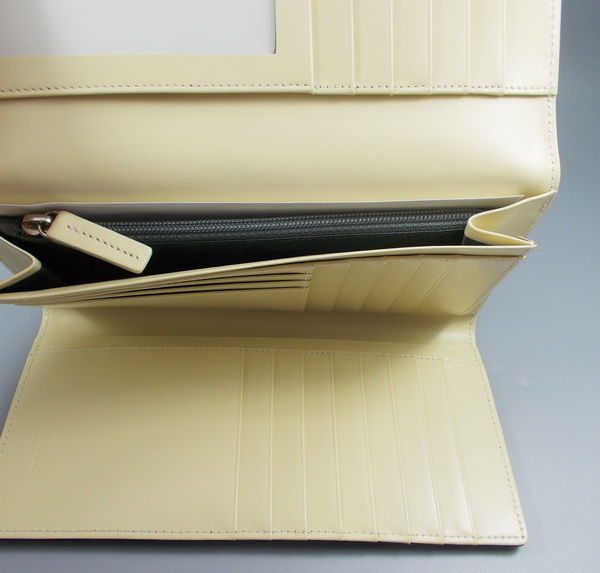 กระเป่าสตางค์ Guy Laroche ดำ-ครีม ใหม่ แท้