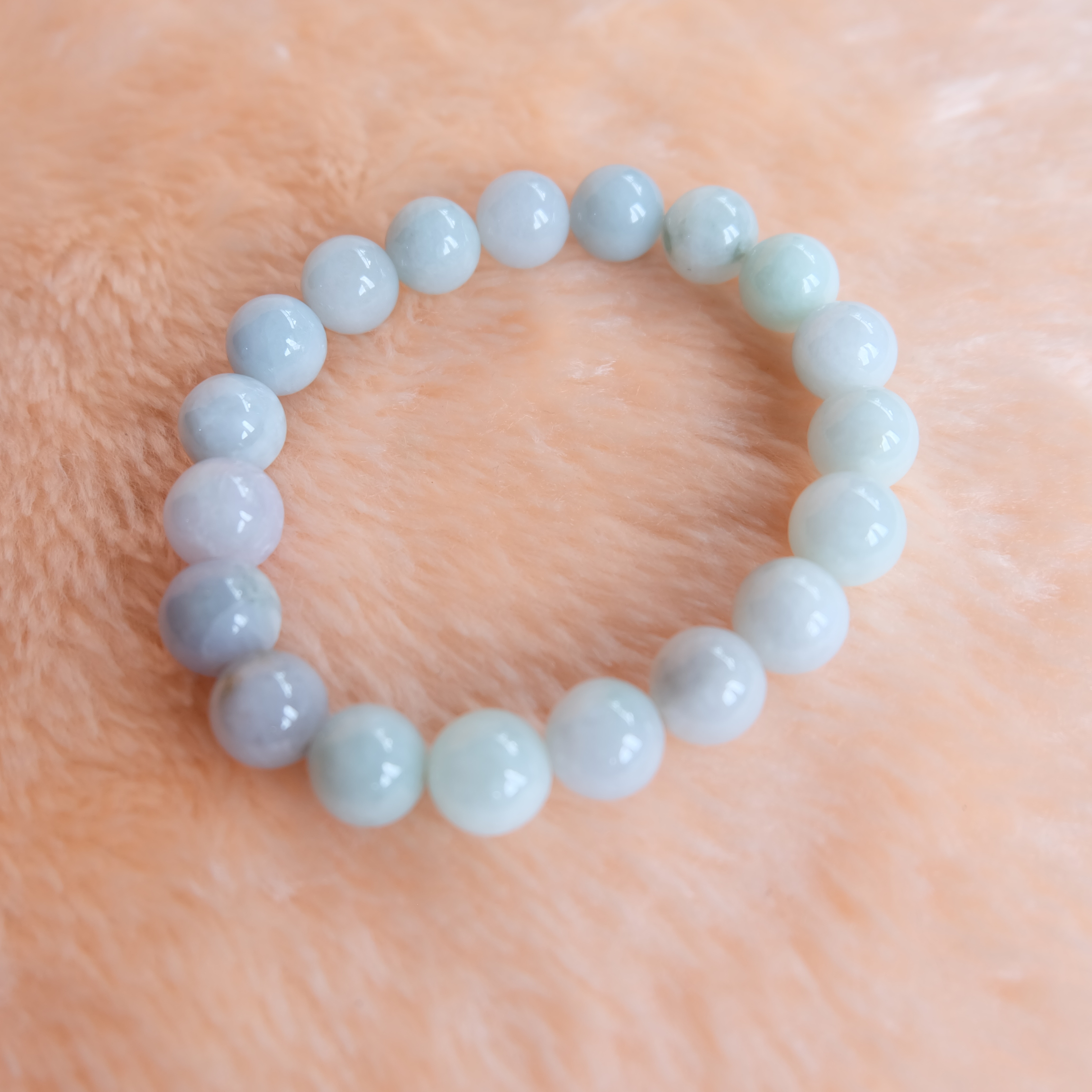 สร้อยข้อมือลูกปัดหยกแท้ ขนาด 10 มิล สีขาวอมม่วง