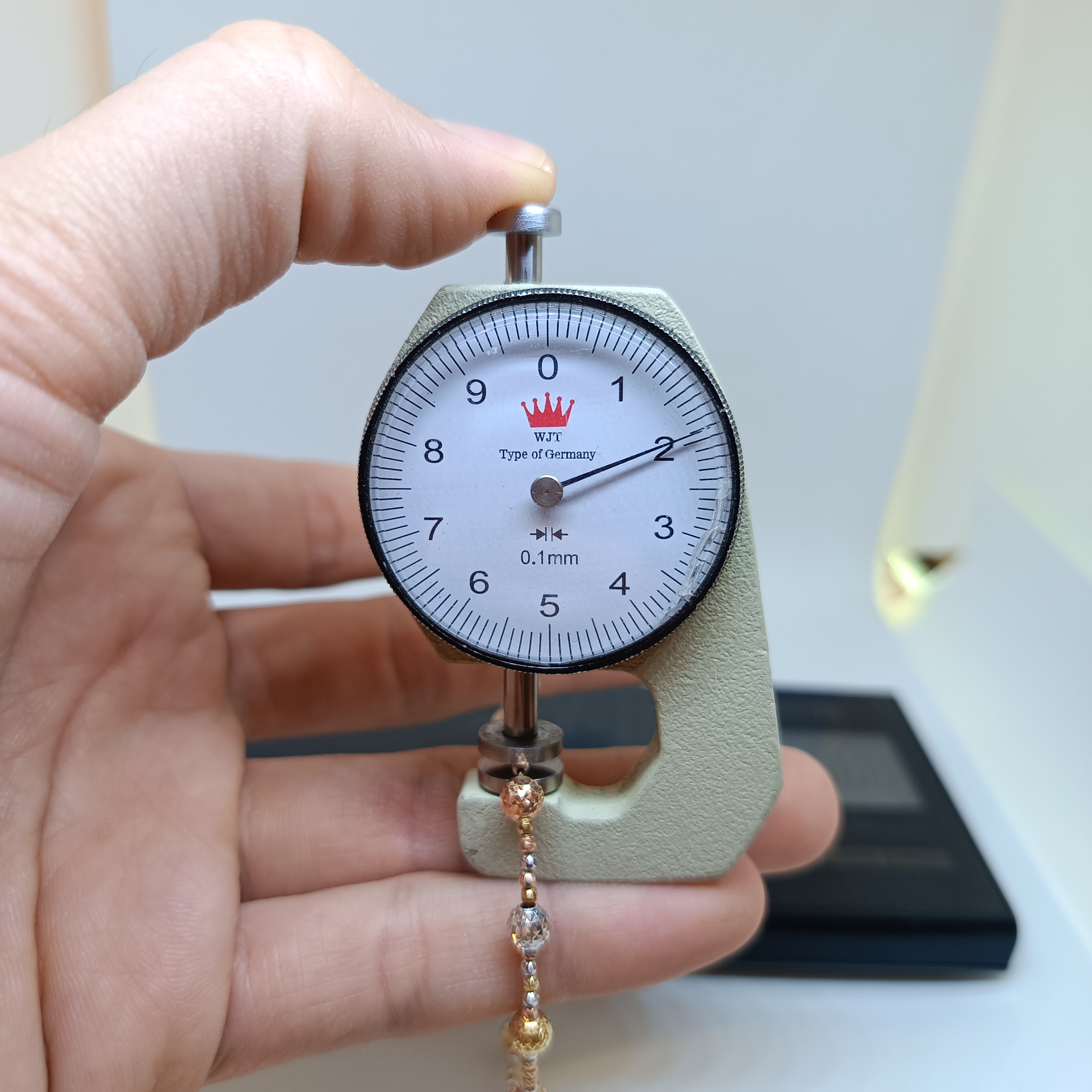 สร้อยคออิตาลี่ ลายเม็ดมะยมสลับเล็กใหญ่ เล่นไฟระยิบระยับ เหลี่ยมคมเพชร