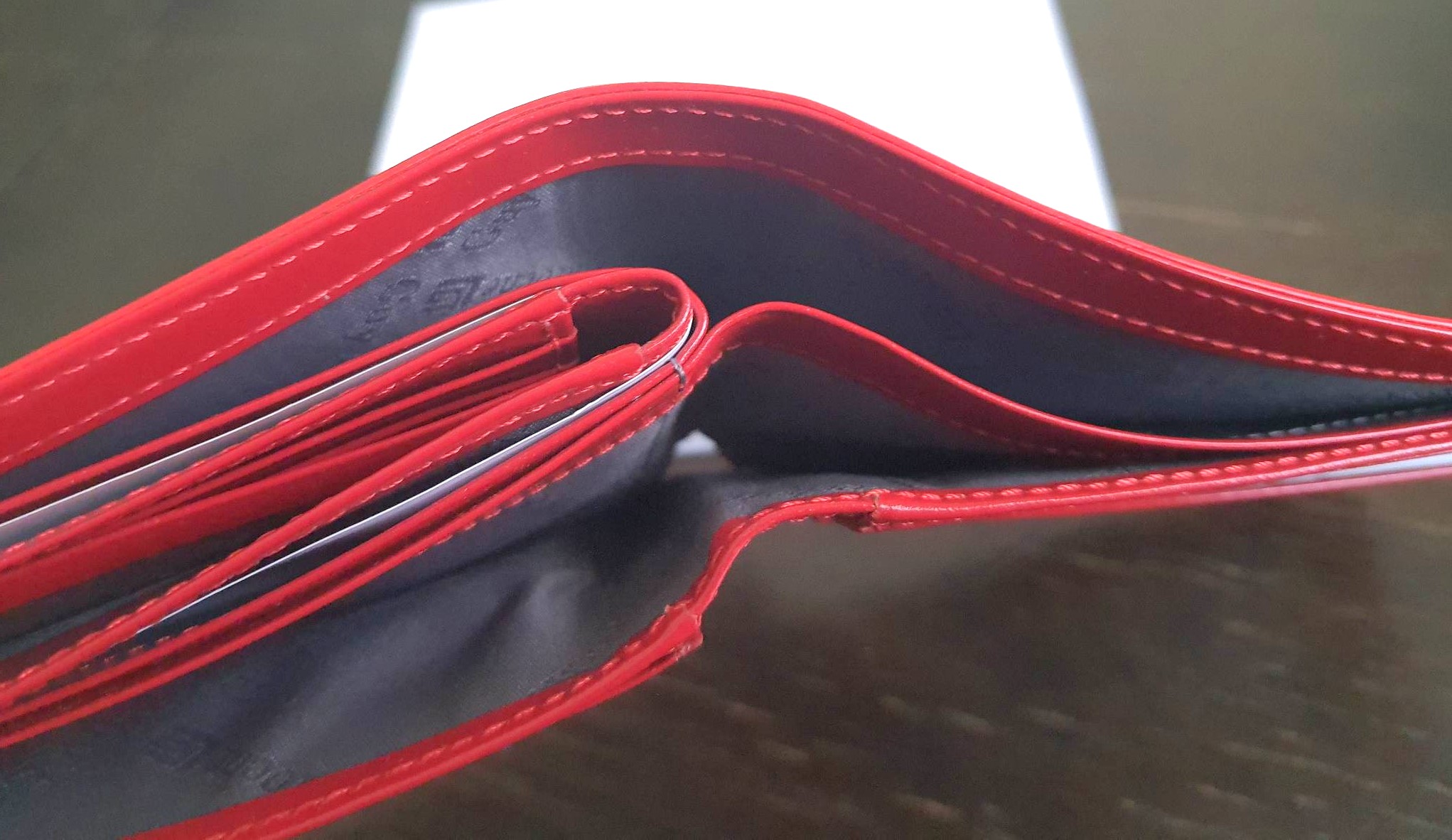 กระเป่าสตางค์ Guy Laroche แดงสด ใหม่ แท้