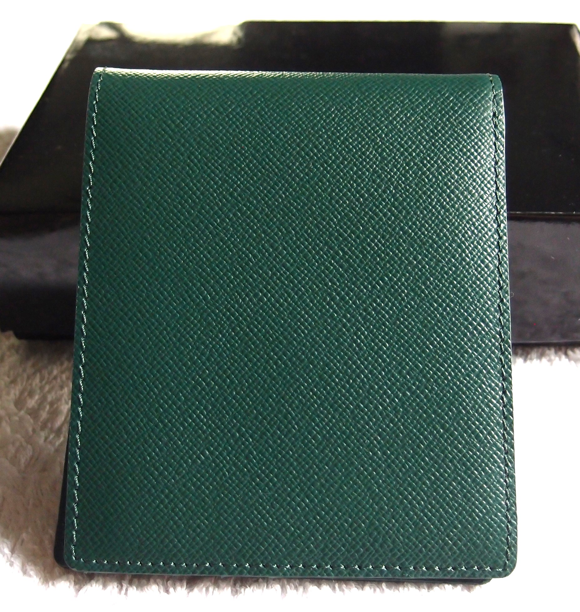 กระเป๋าสตางค์ Guy Laroche เขียวปีกแมลงทับ ใหม่ แท้