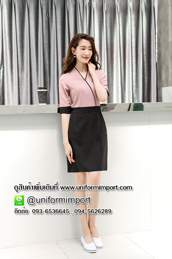 ชุดเดรสสีชมพู