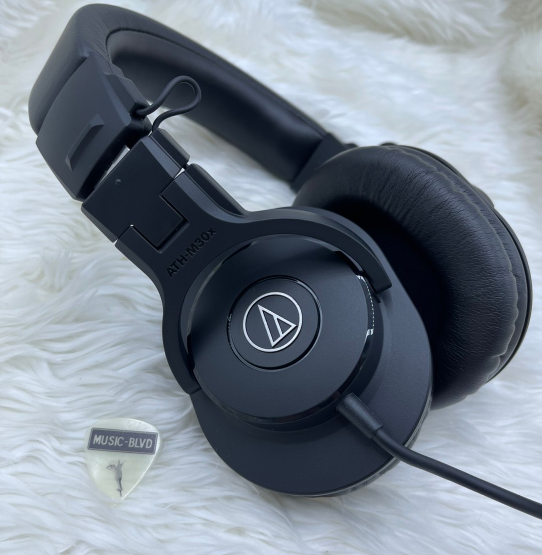 Audio-Technica ATH-M30x Closed-Back Professional Studio Monitor Headphones Black