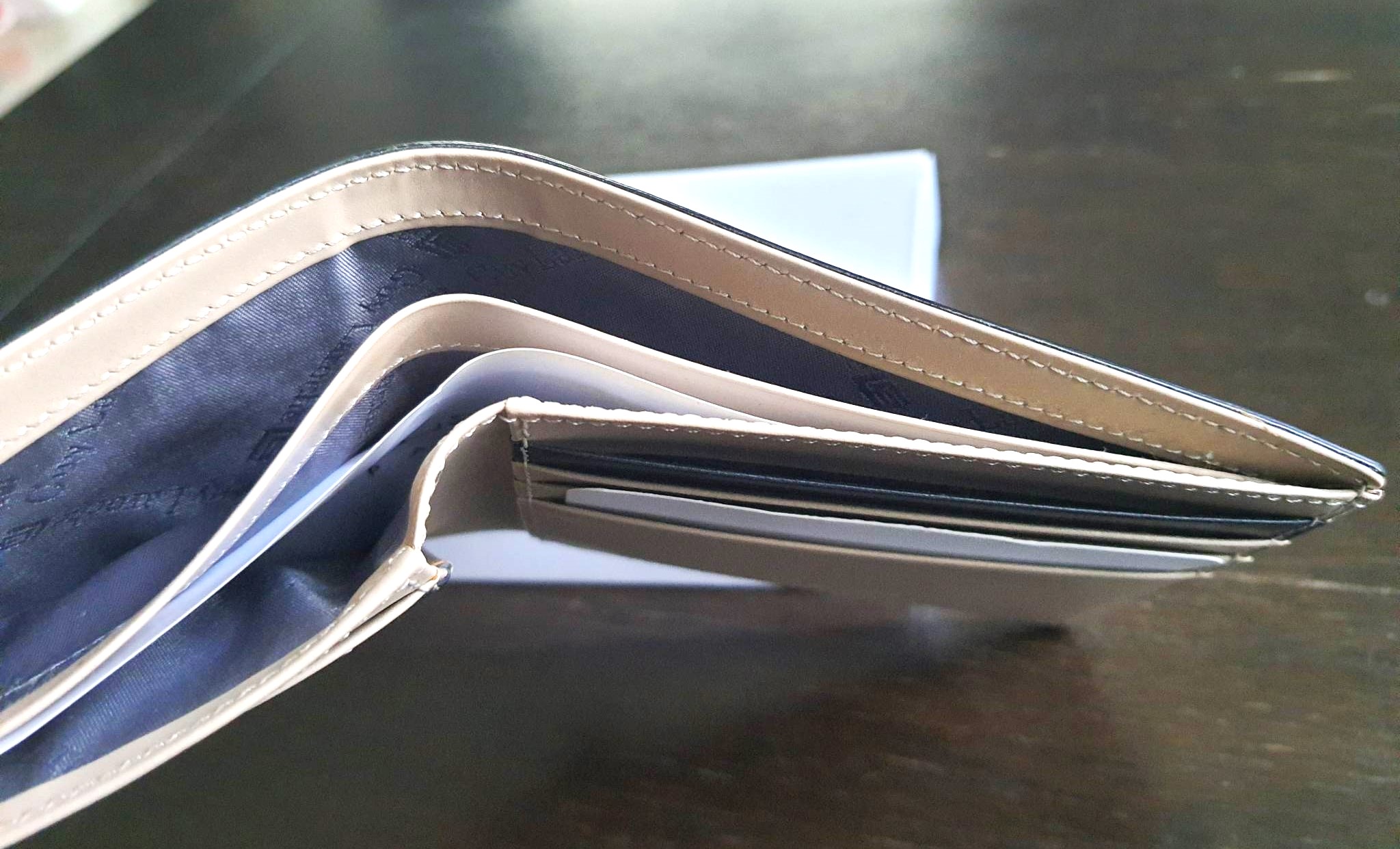 กระเป๋าสตางค์ Guy Laroche ดำ-เบจ ใหม่ แท้