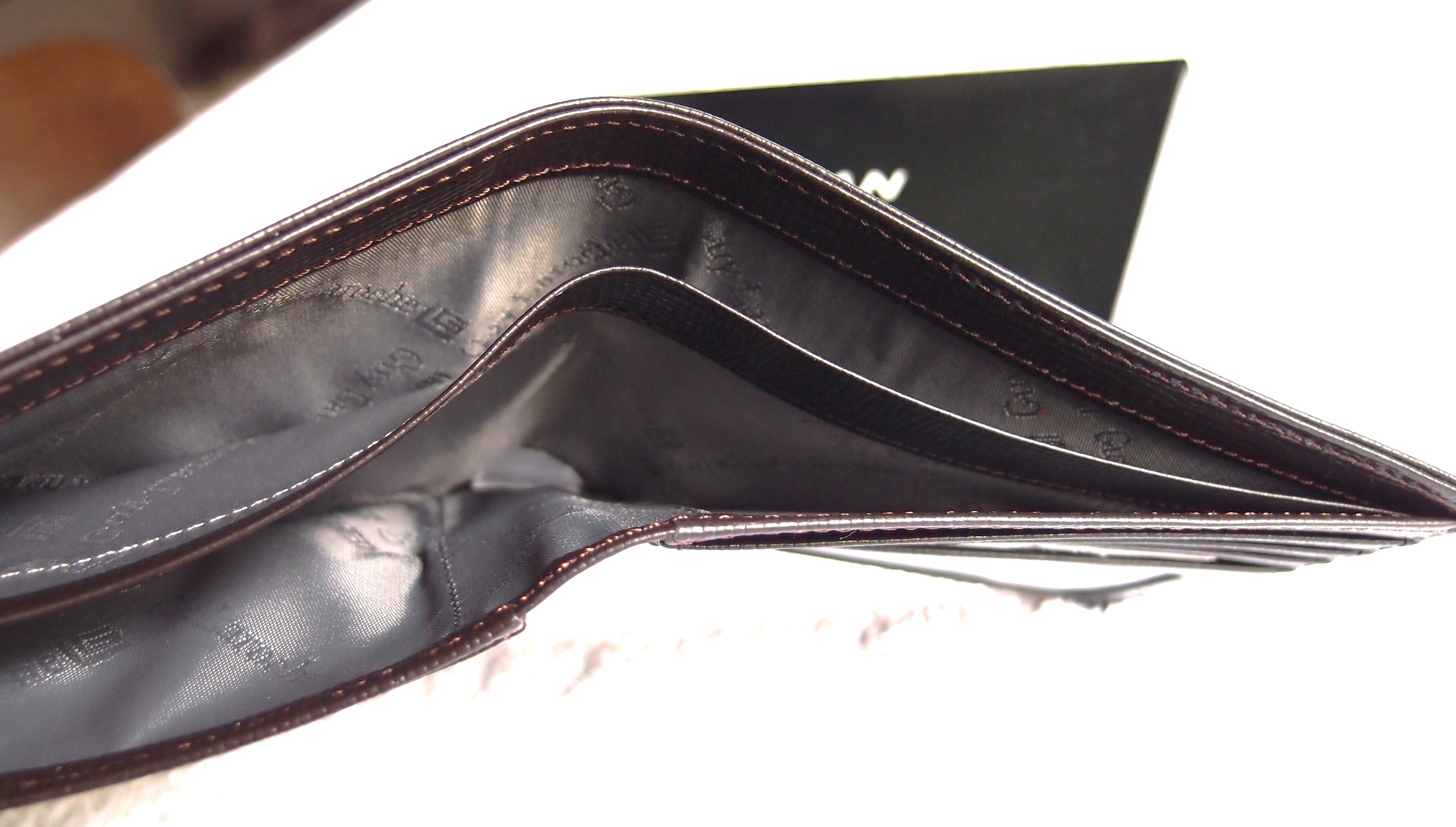 กระเป๋าสตางค์ Guy Laroche ดาร์กช็อคโกแลต ใหม่ แท้