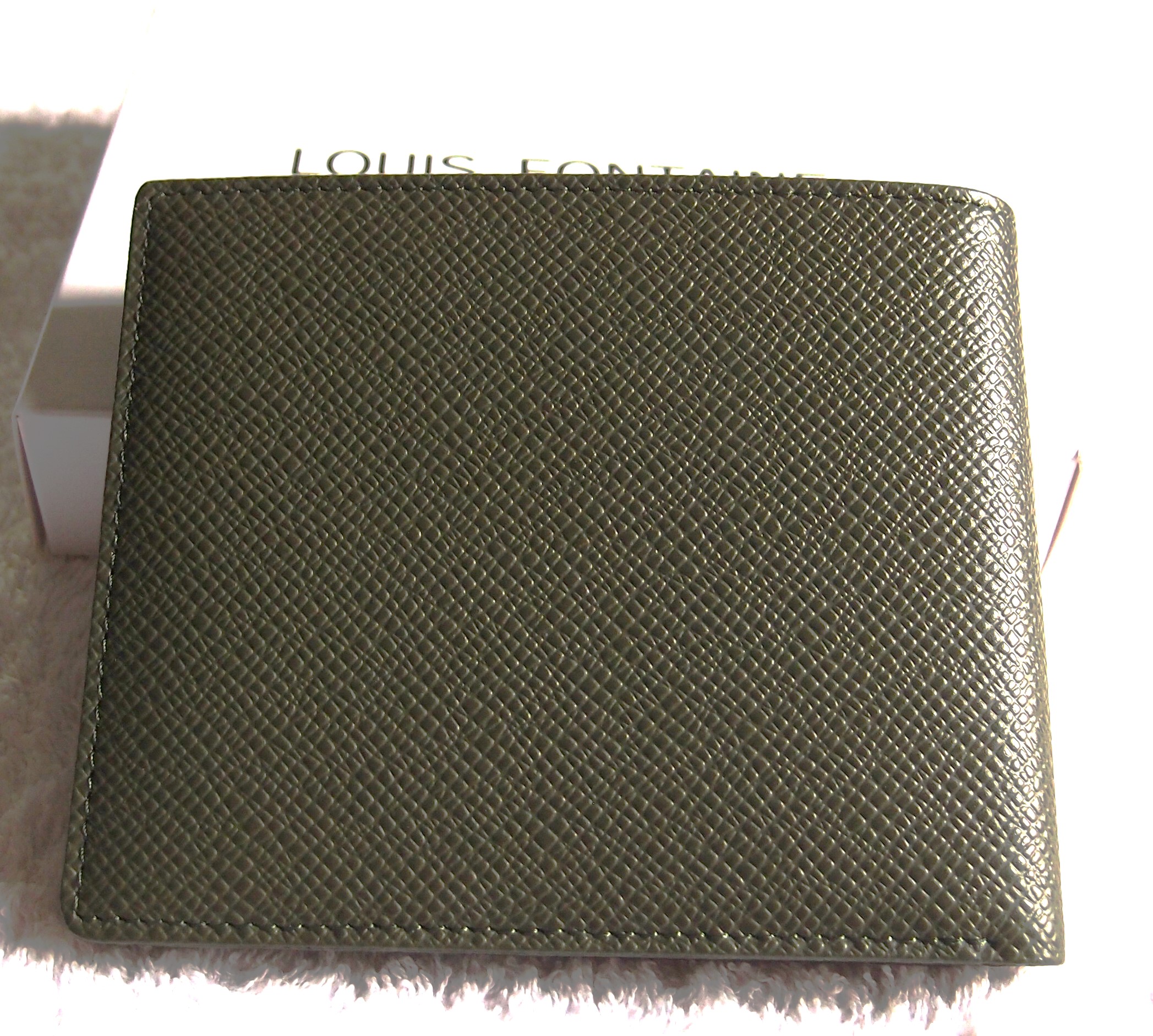 กระเป๋าสตางค์ Guy Laroche เขียวทหาร ใหม่ แท้