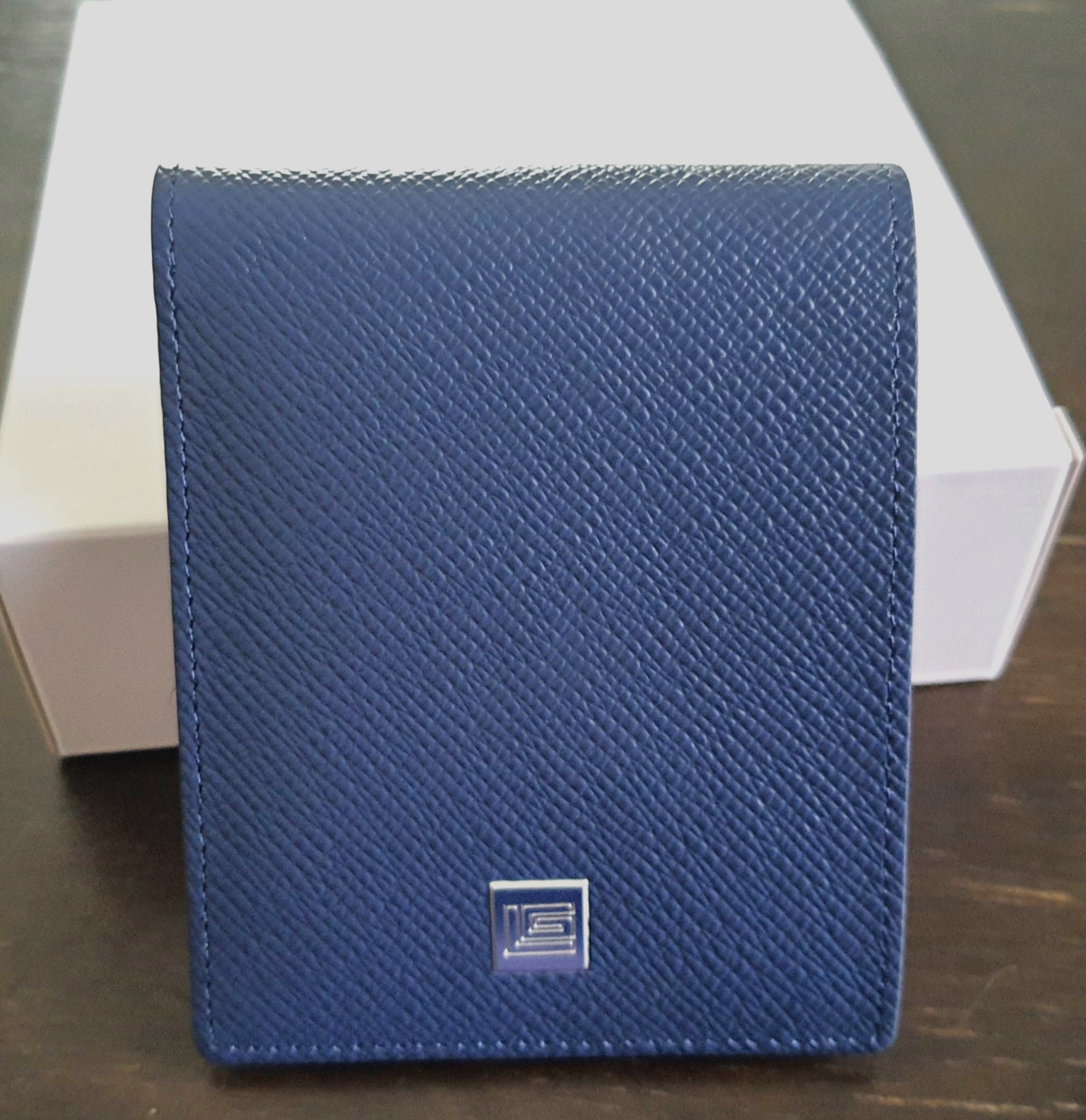 กระเป๋าสตางค์ Guy Laroche กรมท่า ใหม่ แท้