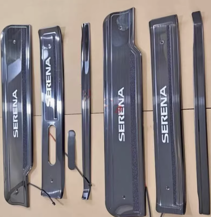 แผ่นกันรอย สครับเพรตกันรอย มีไฟ LED ของแต่งรถ Nissan SERENA e-POWER นิสสันเซเรน่า MPV